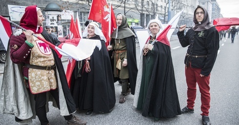 Tysiące flag pod hasłem "My chcemy Boga" 