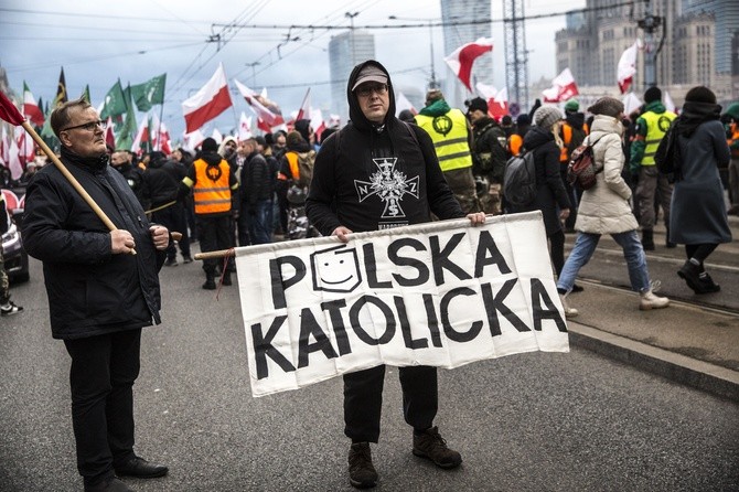 Tysiące flag pod hasłem "My chcemy Boga" 