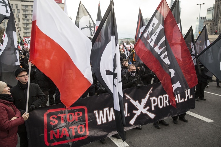 Tysiące flag pod hasłem "My chcemy Boga" 