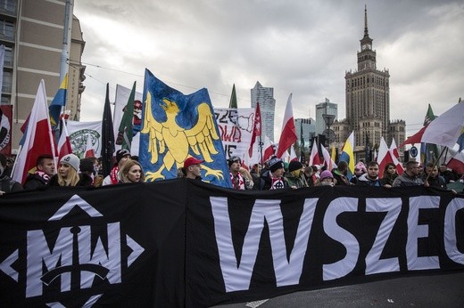 Tysiące flag pod hasłem "My chcemy Boga" 