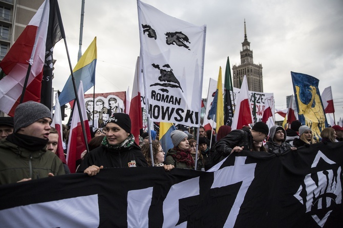 Tysiące flag pod hasłem "My chcemy Boga" 