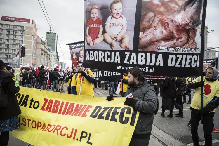 Tysiące flag pod hasłem "My chcemy Boga" 