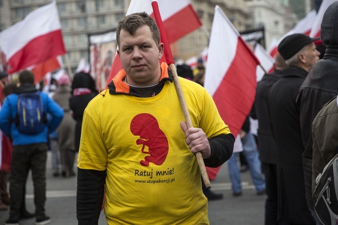 Tysiące flag pod hasłem "My chcemy Boga" 