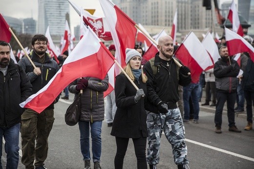 Tysiące flag pod hasłem "My chcemy Boga" 