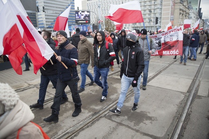 Tysiące flag pod hasłem "My chcemy Boga" 