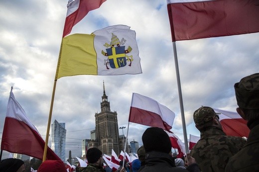 Tysiące flag pod hasłem "My chcemy Boga" 