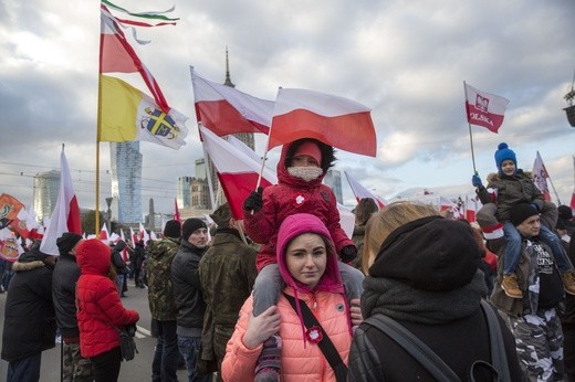 Tysiące flag pod hasłem "My chcemy Boga" 