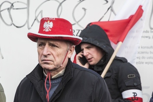 Tysiące flag pod hasłem "My chcemy Boga" 