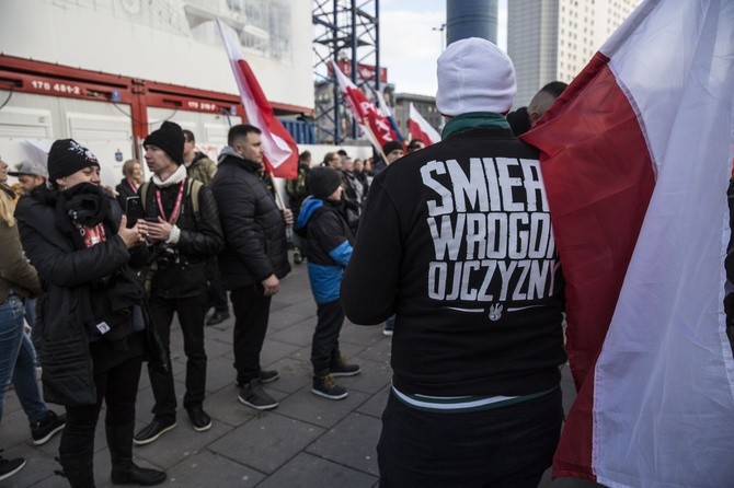 Tysiące flag pod hasłem "My chcemy Boga" 