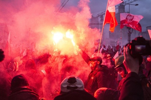 Tysiące flag pod hasłem "My chcemy Boga" 