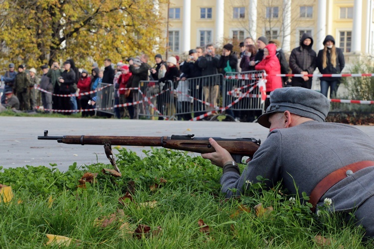 Widowisko batalistyczne "Za Polskę" w centrum Wrocławia