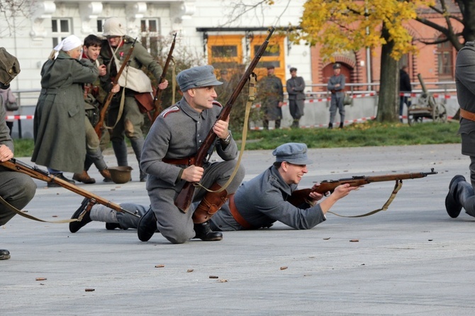 Widowisko batalistyczne "Za Polskę" w centrum Wrocławia