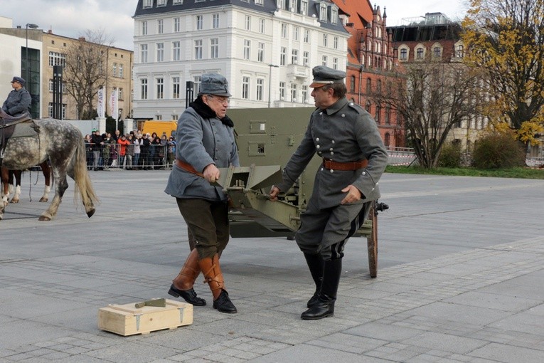 Widowisko batalistyczne "Za Polskę" w centrum Wrocławia