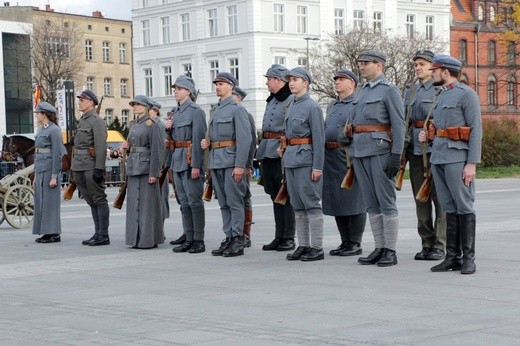 Widowisko batalistyczne "Za Polskę" w centrum Wrocławia