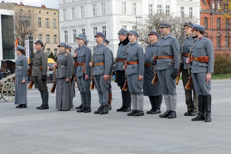 Widowisko batalistyczne "Za Polskę" w centrum Wrocławia