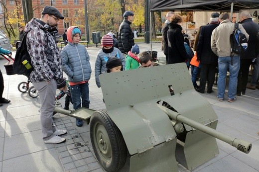 Widowisko batalistyczne "Za Polskę" w centrum Wrocławia