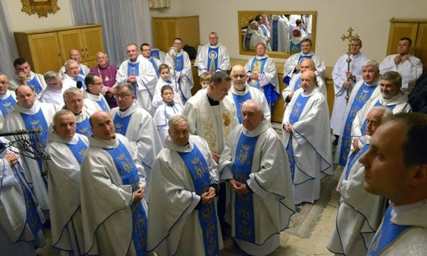 W uroczystości wzięli udział księża, którzy w okresie formacji do kapłaństwa odbyli służbę wojskową