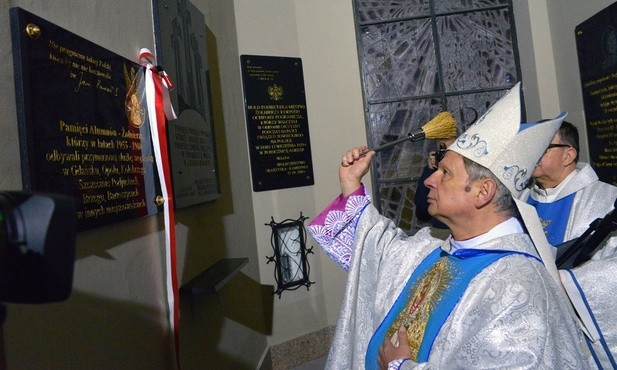 Tablicę poświęcił bp Henryk Tomasik