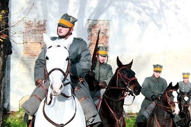 ▲	 W wielu miejscowościach odbyły się rekonstrukcje historyczne opowiadające wydarzenia z 1918 roku.