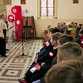 ▲	Po Eucharystii w świątyni odbył się koncert pieśni patriotycznych. Wystąpili Andrzej i Joanna Jurkiewiczowie. 