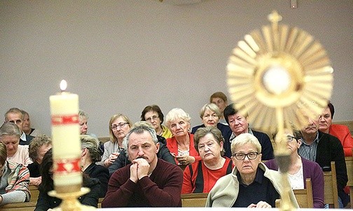 Rekolekcje dla osób w żałobie, wdów i wdowców. Adoracja Jezusa Eucharystycznego