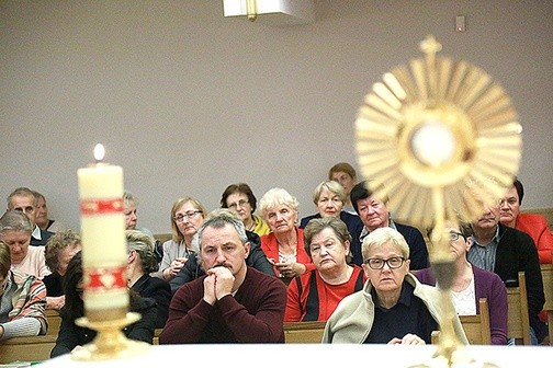 Rekolekcje dla osób w żałobie, wdów i wdowców. Adoracja Jezusa Eucharystycznego