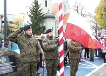 ▲	Uroczystości odbyły się zgodnie z wojskowym ceremoniałem. Zadbali o to żołnierze 4. Zielonogórskiego Pułku Przeciwlotniczego.