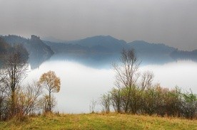 Pod taflą wody Zalewu Czorsztyńskiego jeszcze nie tak dawno tętniło życie mieszkańców Maniów.