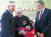 Odznaczenie ks. Jana Pasierbka