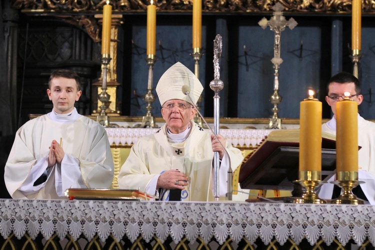 Msza św. pod przewodnictwem abp. Marka Jędraszewskiego podczas Światowego Dnia Ubogich