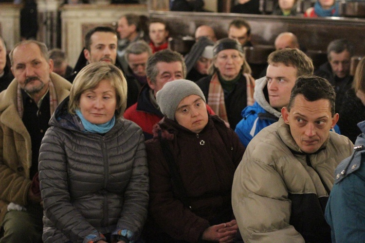 Msza św. pod przewodnictwem abp. Marka Jędraszewskiego podczas Światowego Dnia Ubogich