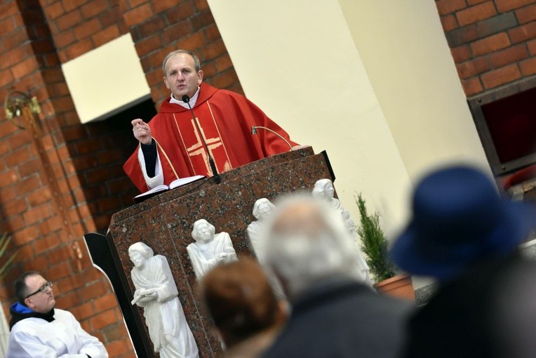 Mszy św. przewodniczył i homilię wygłosił ks. Krzysztof Herbut