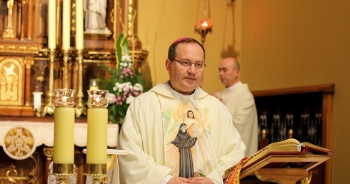 Bp Muskus: Królowanie Chrystusa nie wymaga manifestacji na ulicach