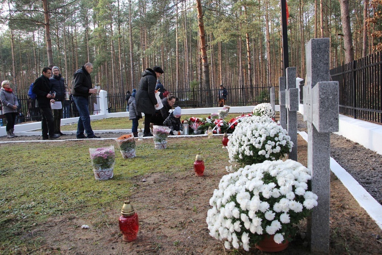 Poświęcenie cmentarza w Leontynowie