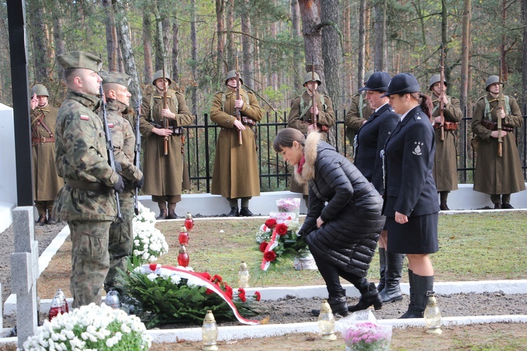 Poświęcenie cmentarza w Leontynowie