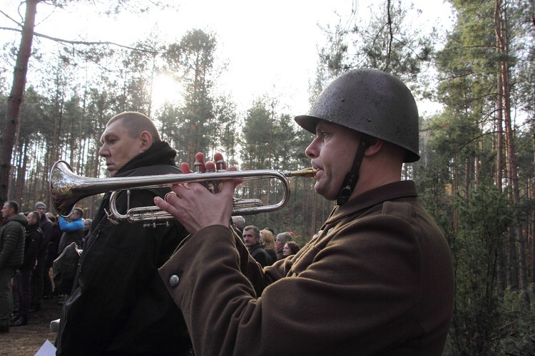 Poświęcenie cmentarza w Leontynowie