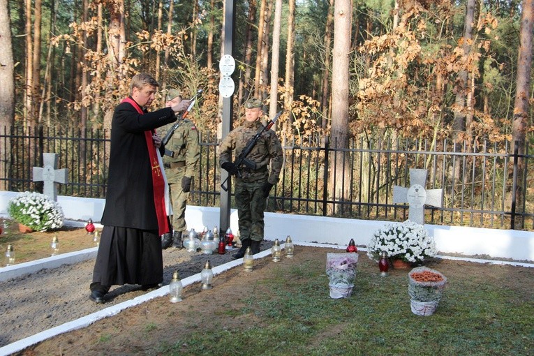 Poświęcenie cmentarza w Leontynowie