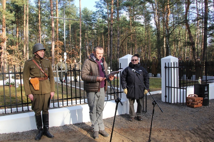 Poświęcenie cmentarza w Leontynowie