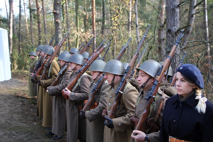 Poświęcenie cmentarza w Leontynowie