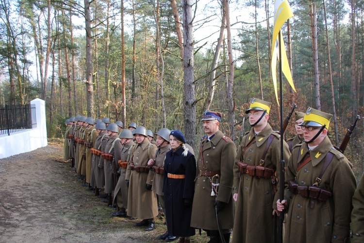 Poświęcenie cmentarza w Leontynowie