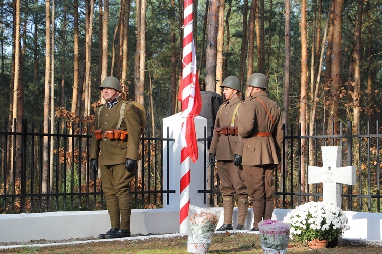 Poświęcenie cmentarza w Leontynowie