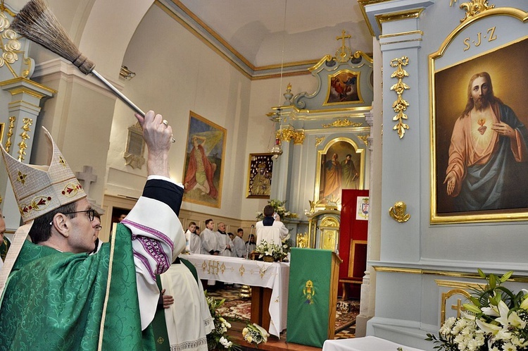 Odnowiony kościół w Radzyminie