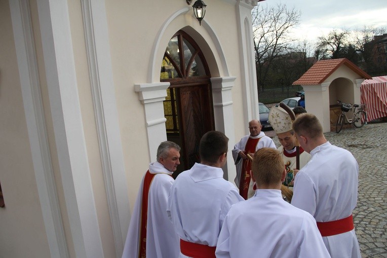 Poświęcenie organów i witraży w Mielcu-Rzochowie