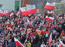 Tak reagowali kibice zgromadzeni na trybunach skoczni, gdy na szczycie skoczni pojawiali się polscy zawodnicy