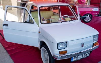 Fiat 126p wyruszył w podróż do Toma Hanksa