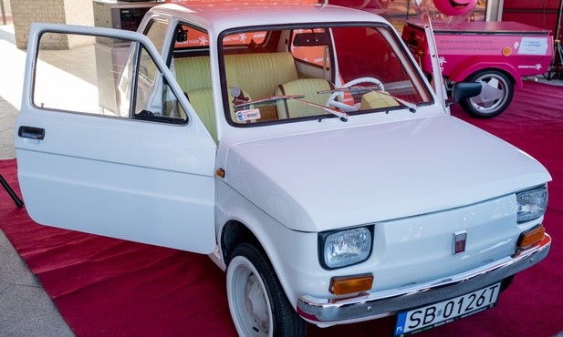 Fiat 126p wyruszył w podróż do Toma Hanksa