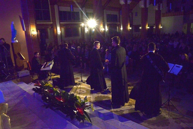 Koncert księży u św. Rafała w Radomiu