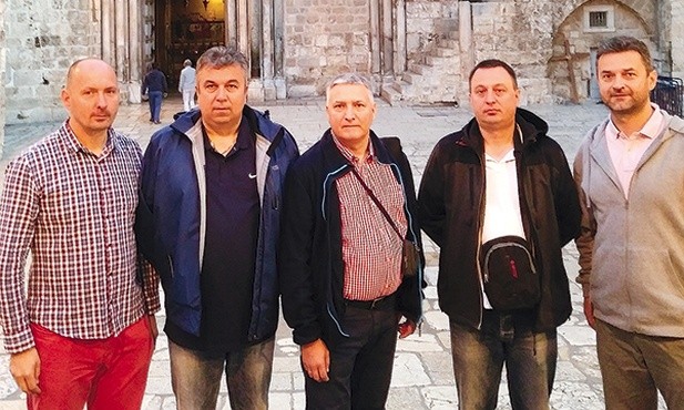 Wszyscy są zgodni – to Jezus wybrał dla nich czas, kiedy mogli wejść do środka, w niedzielny poranek, kiedy grób był już pusty.