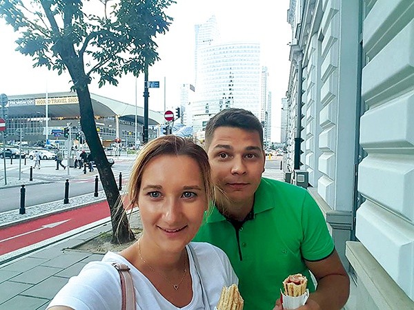 Marta  i Sebastian  Kaniowie są małżeństwem  od półtora roku. Mieszkają  i pracują  w Olsztynie. 