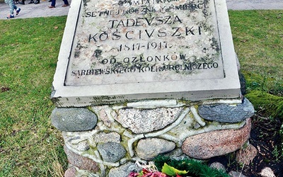 ◄	W związku z przypadającą w tym roku 200. rocznicą śmierci Tadeusz Kościuszki odrestaurowano pamiątkową tablicę.